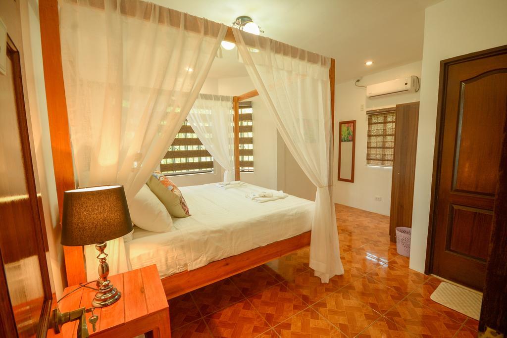 Hilltop Pool And Villa Puerto Princesa ภายนอก รูปภาพ