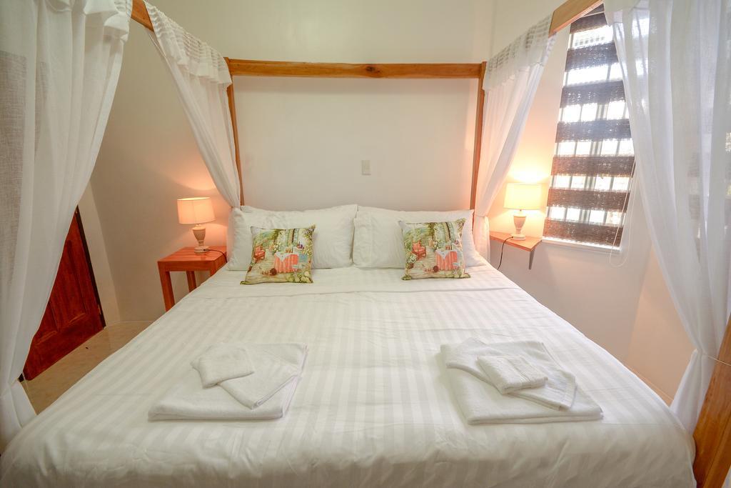 Hilltop Pool And Villa Puerto Princesa ภายนอก รูปภาพ