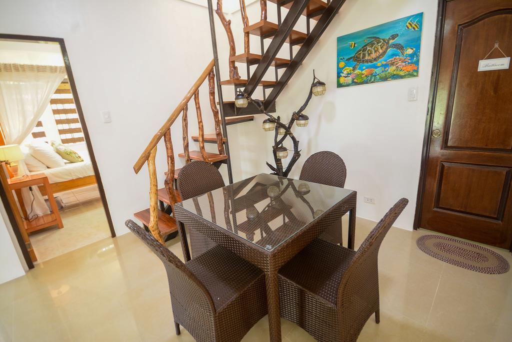 Hilltop Pool And Villa Puerto Princesa ภายนอก รูปภาพ