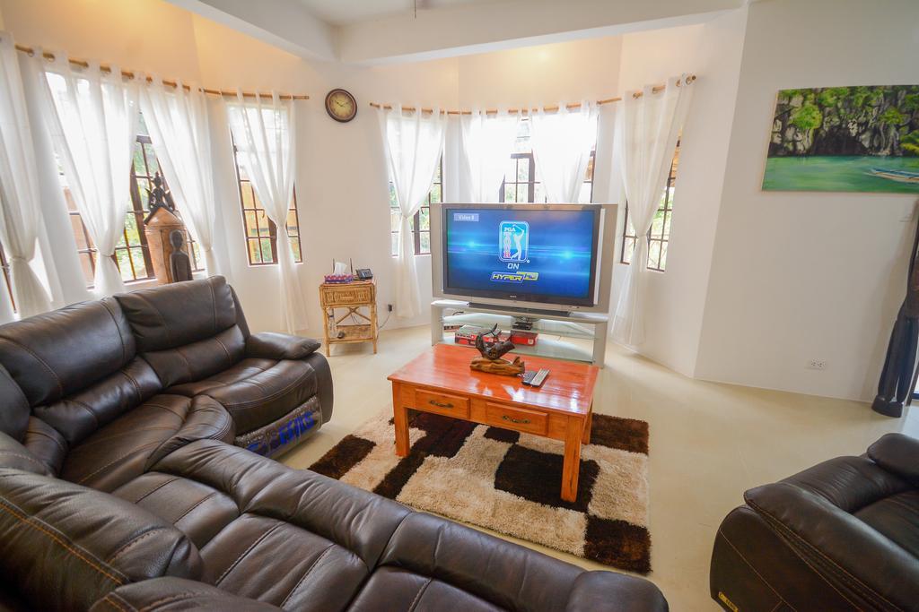 Hilltop Pool And Villa Puerto Princesa ภายนอก รูปภาพ