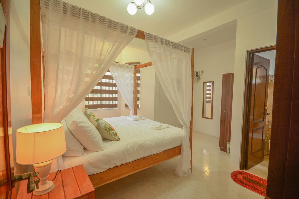 Hilltop Pool And Villa Puerto Princesa ภายนอก รูปภาพ