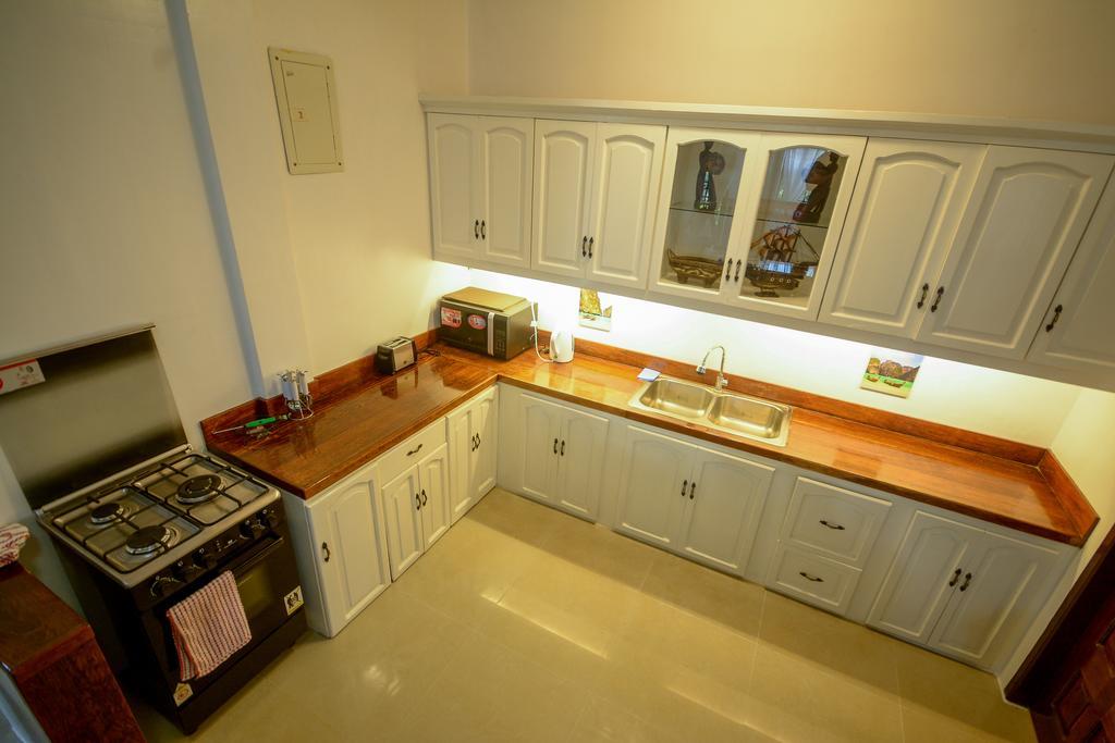 Hilltop Pool And Villa Puerto Princesa ภายนอก รูปภาพ