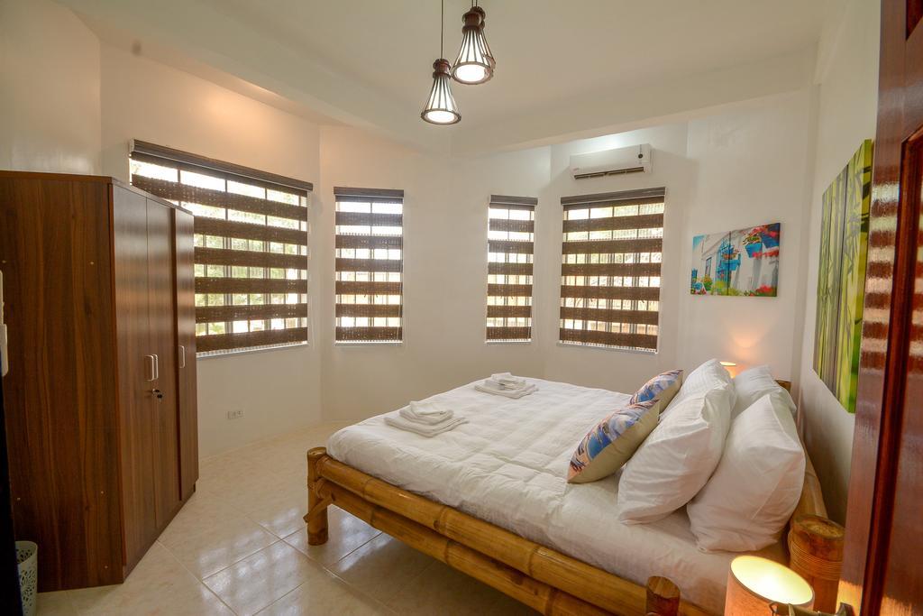 Hilltop Pool And Villa Puerto Princesa ภายนอก รูปภาพ