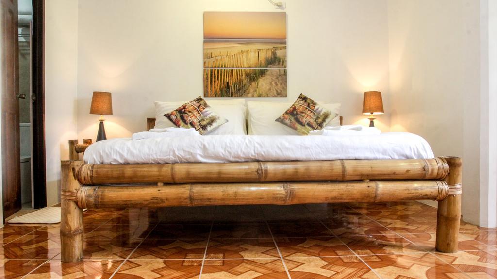 Hilltop Pool And Villa Puerto Princesa ภายนอก รูปภาพ