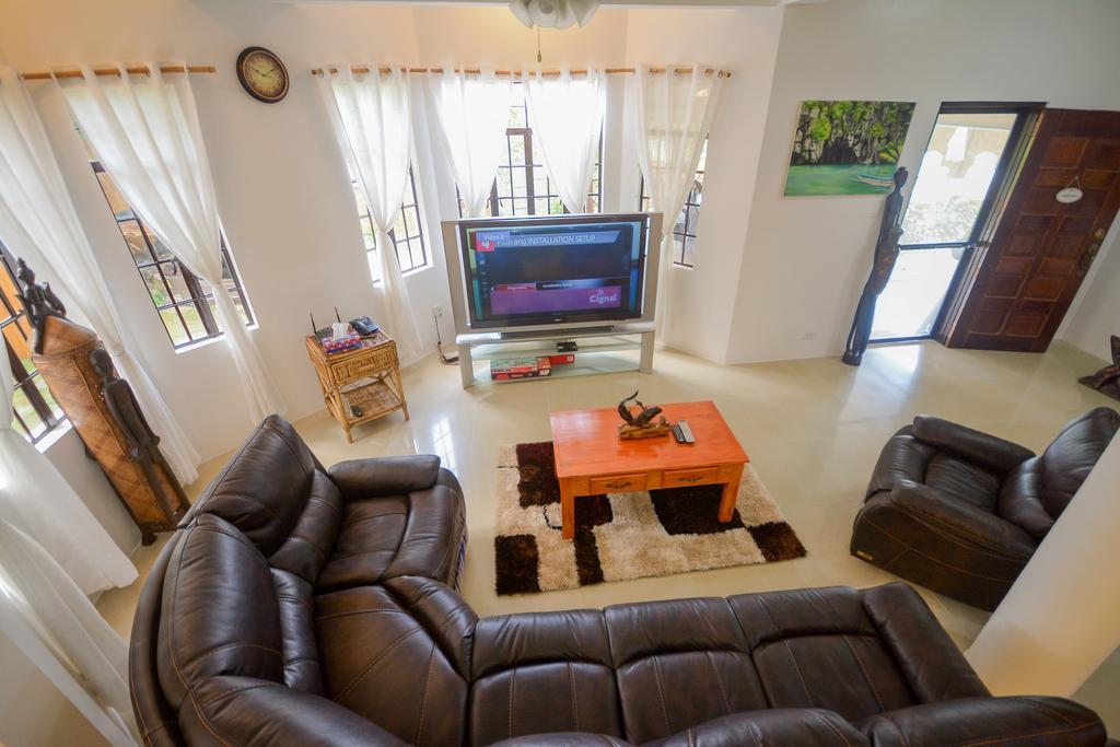 Hilltop Pool And Villa Puerto Princesa ภายนอก รูปภาพ