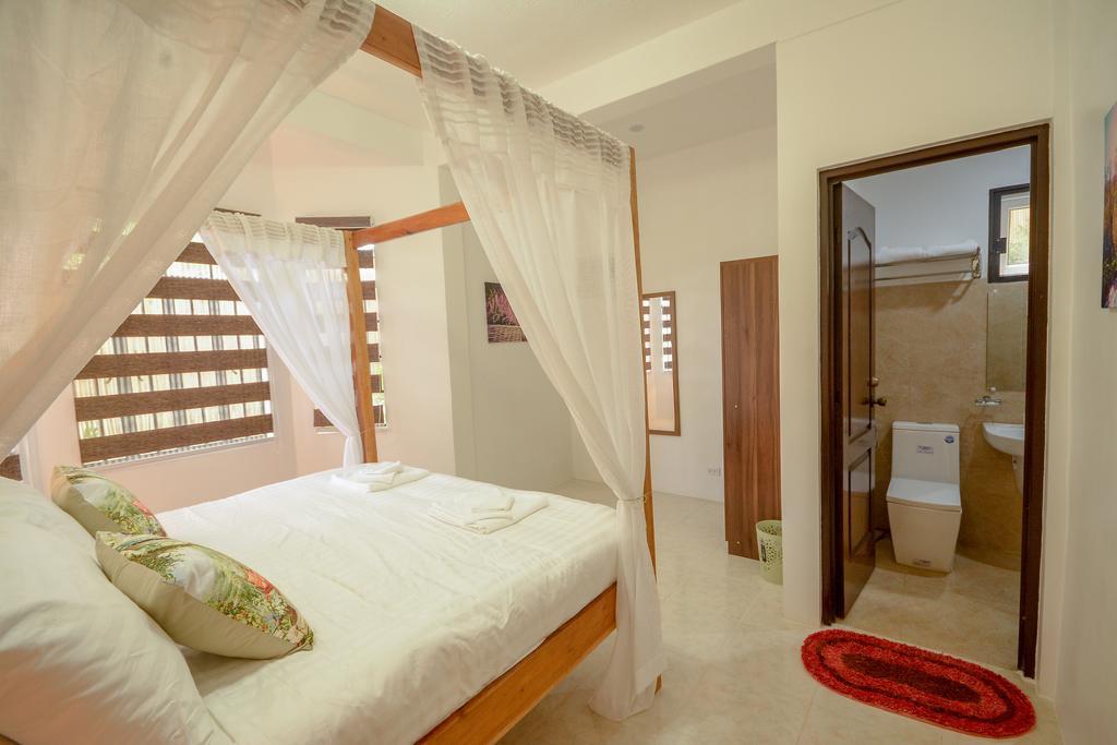 Hilltop Pool And Villa Puerto Princesa ภายนอก รูปภาพ
