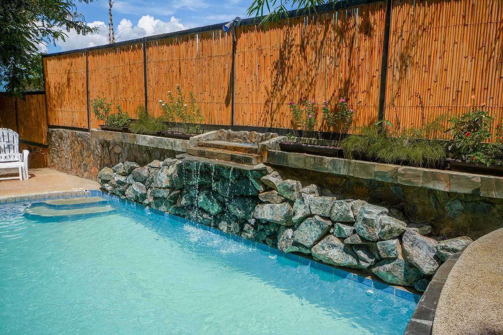 Hilltop Pool And Villa Puerto Princesa ภายนอก รูปภาพ