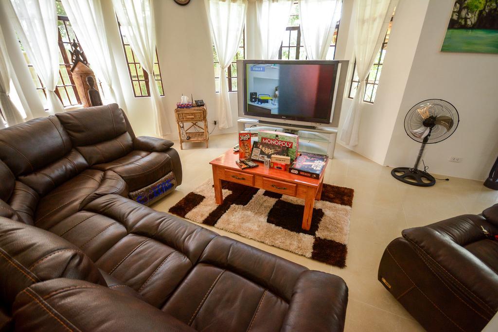 Hilltop Pool And Villa Puerto Princesa ภายนอก รูปภาพ